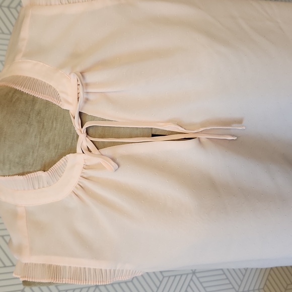 Torrid Light Pink Sleeveless V-Neck Dobby Chiffon Ruffle Blouse | Women's Size 0 - Picture 10 of 10